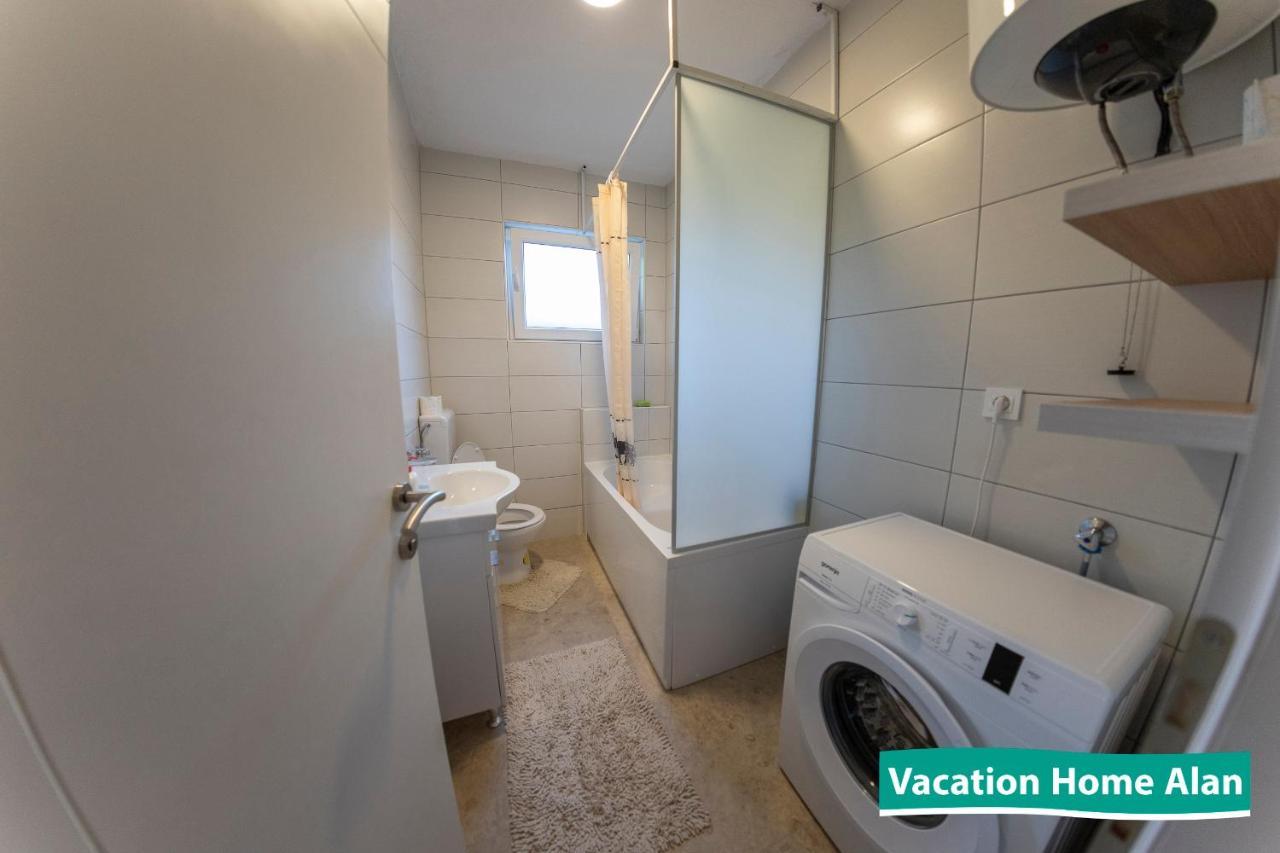 Vacation Home Alan Kulen Vakuf Extérieur photo